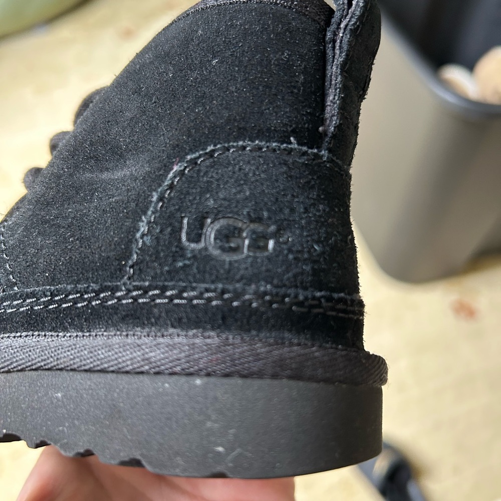 Kids Black UGGS 7c - Picture 2 of 3